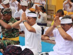 Sinergi TNI-Polri, Kapolres Melaksanakan Persembahyangan Bersama Kodim 1617/Jembrana