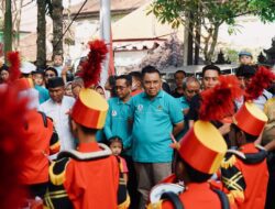 Rayakan Tahun Baru Islam, Ratusan Anak MI Meriahkan Street Parade Drumband