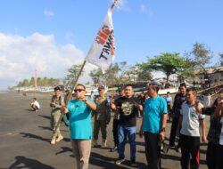 Meriah !!, Lomba Balap Jukung Warnai Petik Laut di Pantai Air Kuning