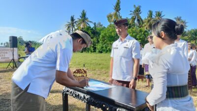 Bupati Jembrana Lantik Puluhan Pejabat Baru di Tengah Sawah, Ini Alasanya 