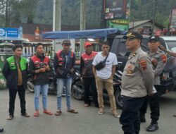 Bhabinkamtibmas Polres Tegal Kawal Wisatawan Saat Libur Panjang