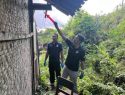 Istri Histeris, Suami Ditemukan Gantung Diri di Belakang Dapur