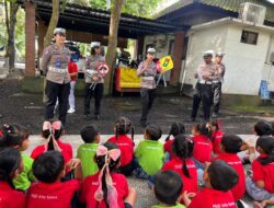 Polantas Sahabat Anak, Polres Jembrana Kenalkan Tertib Berlalulintas Sejak Dini